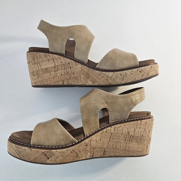 Corkys Footwear Five O'clock Somewhere 2.5 Inch Wedge Sandals Taupe Smooth 7 - Picture 9 of 10